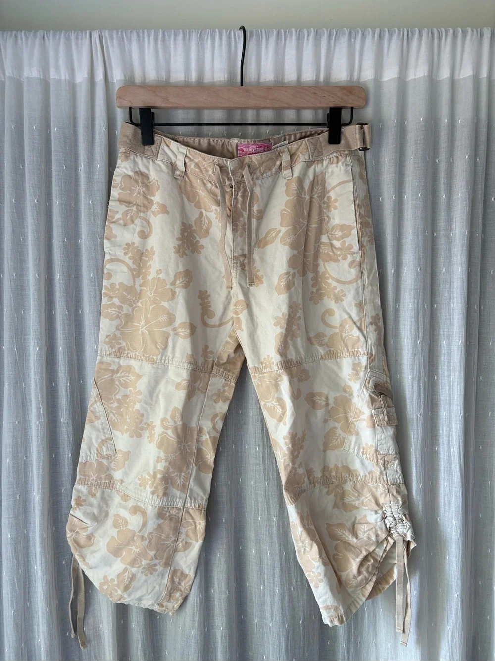 Y2K Old Navy Beige Floral Cargo Capri Pants
